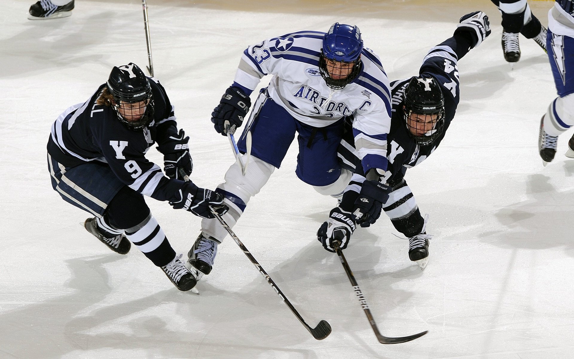 羽毛球教练组调整训练计划